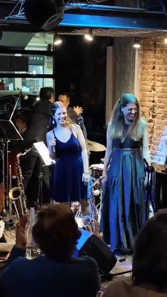 Músicos durante una presentación en vivo