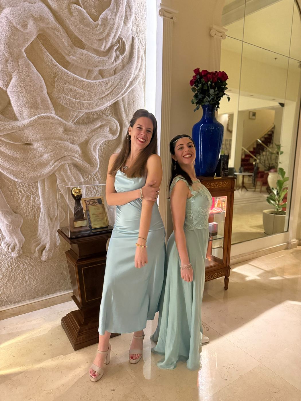 Pili y Luz Faura antes de un evento