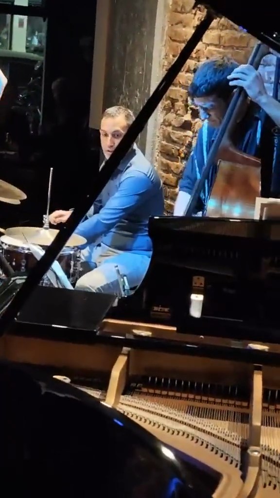 Una interpretación al piano vista de cerca
